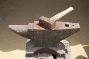 anvil-and-hammer_2820895
