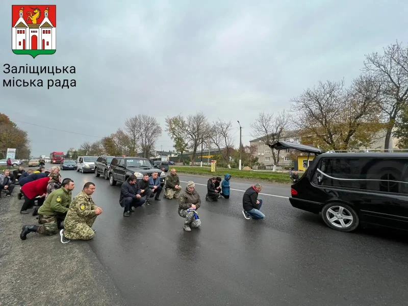 Заліщики зустріли тіло Героя який загинув на війні навколішки