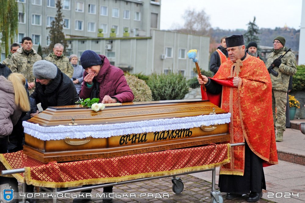 Призвали лише тиждень тому: Чортків навколішки зустрів Анатолія Амбражевича